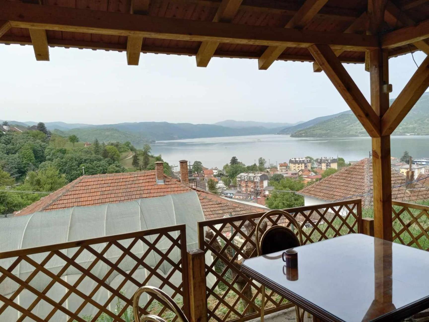 Apartman Sani Donji Milanovac Buitenkant foto